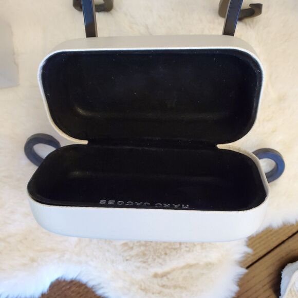 Marc By Marc Jacobs Sunglasses White Case Velvet‎ feel Inside & Box - Picture 11 of 11
